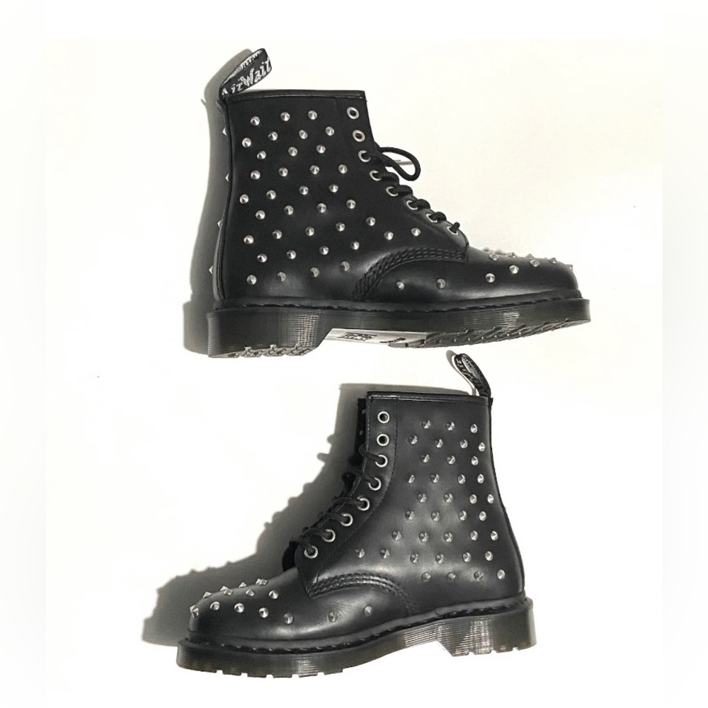 Dr. Martens 1460 STUD WANAMA LEATHER Combat BOOTS Doc Studded Women’s Size 6